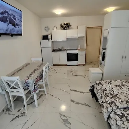 Appartement Studio-apartman Ella