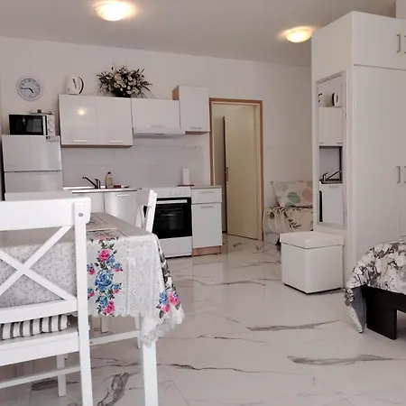 Appartement Studio-apartman Ella *