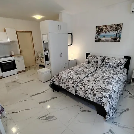 Appartement Studio-apartman Ella *