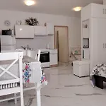 아파트 Studio-apartman Ella *
