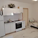 Studio-apartman Ella 아파트