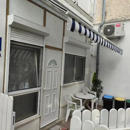 Studio-apartman Ella דירה