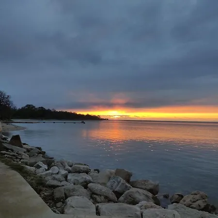 Apartment Studio-apartman Ella