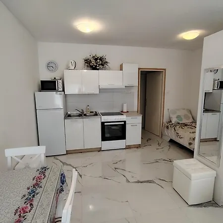 דירה Studio-apartman Ella פורץ