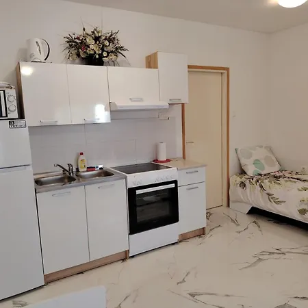 Studio-apartman Ella דירה