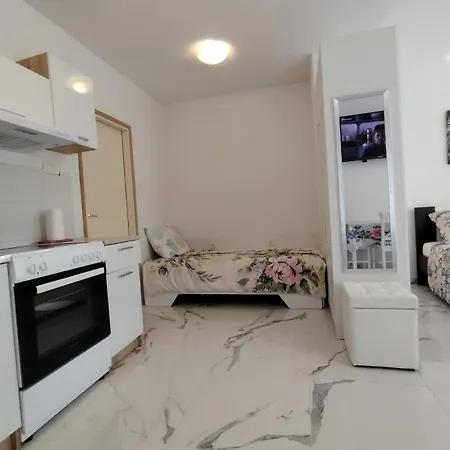 Studio-apartman Ella פורץ