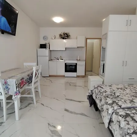 Studio-apartman Ella شقة *