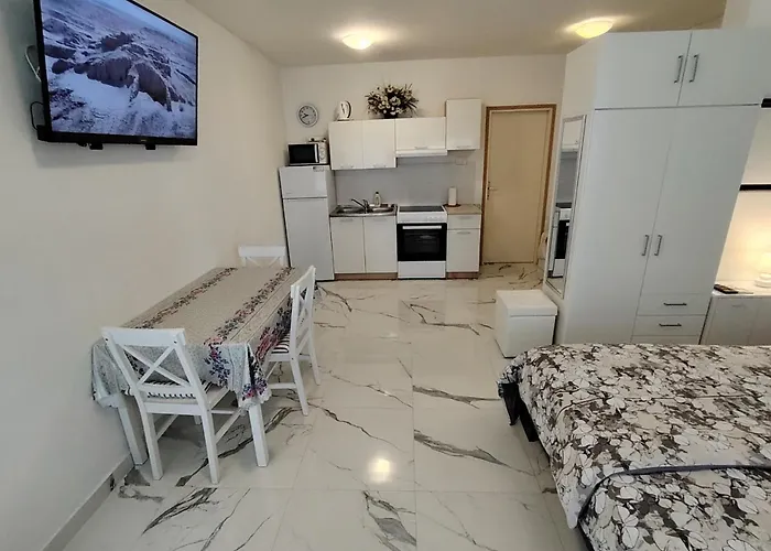 Apartamento Studio-apartman Ella