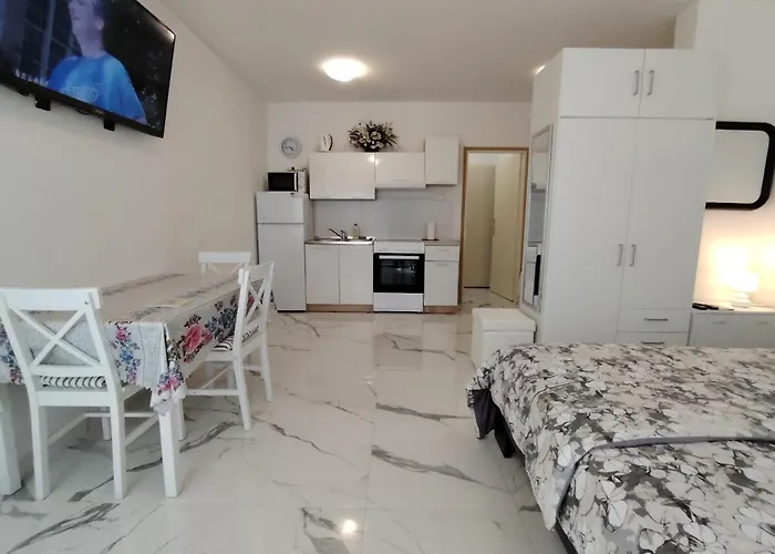 Studio-apartman Ella Apartamento *